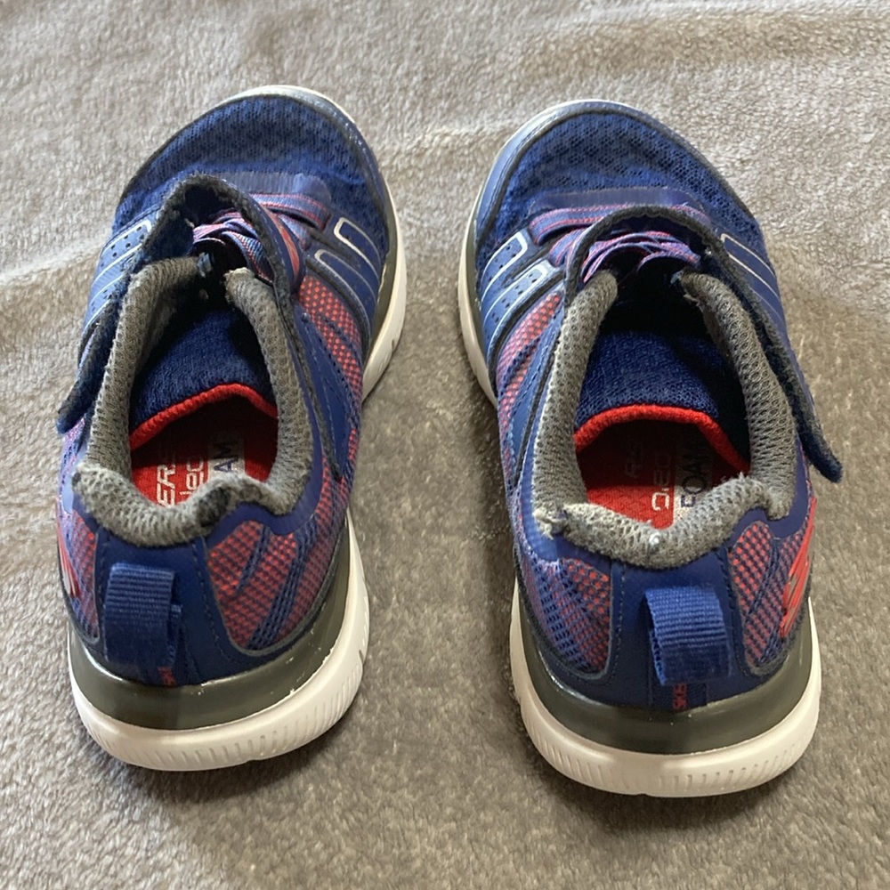 Little Boys Skechers Tennis Shoes Size 10.5. Red and Blue Velcro Sneakers. - Picture 4 of 8